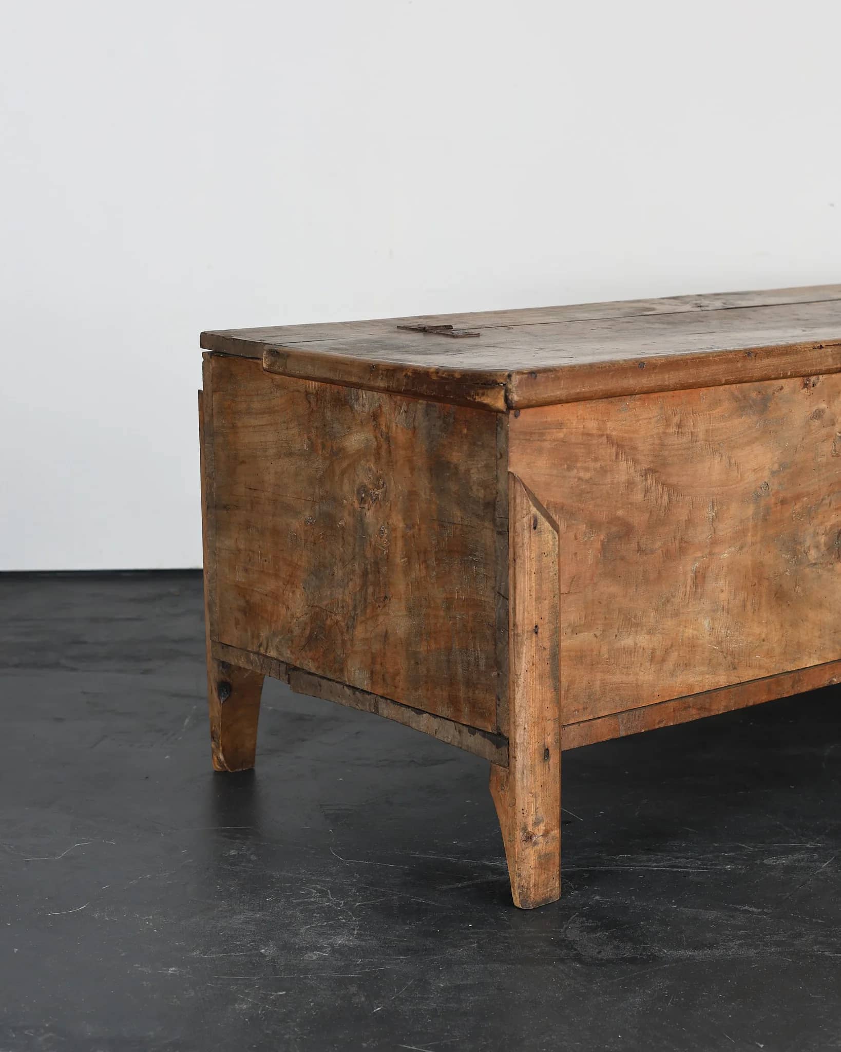 XXL Primitive Portuguese Mountain Coffer/Console