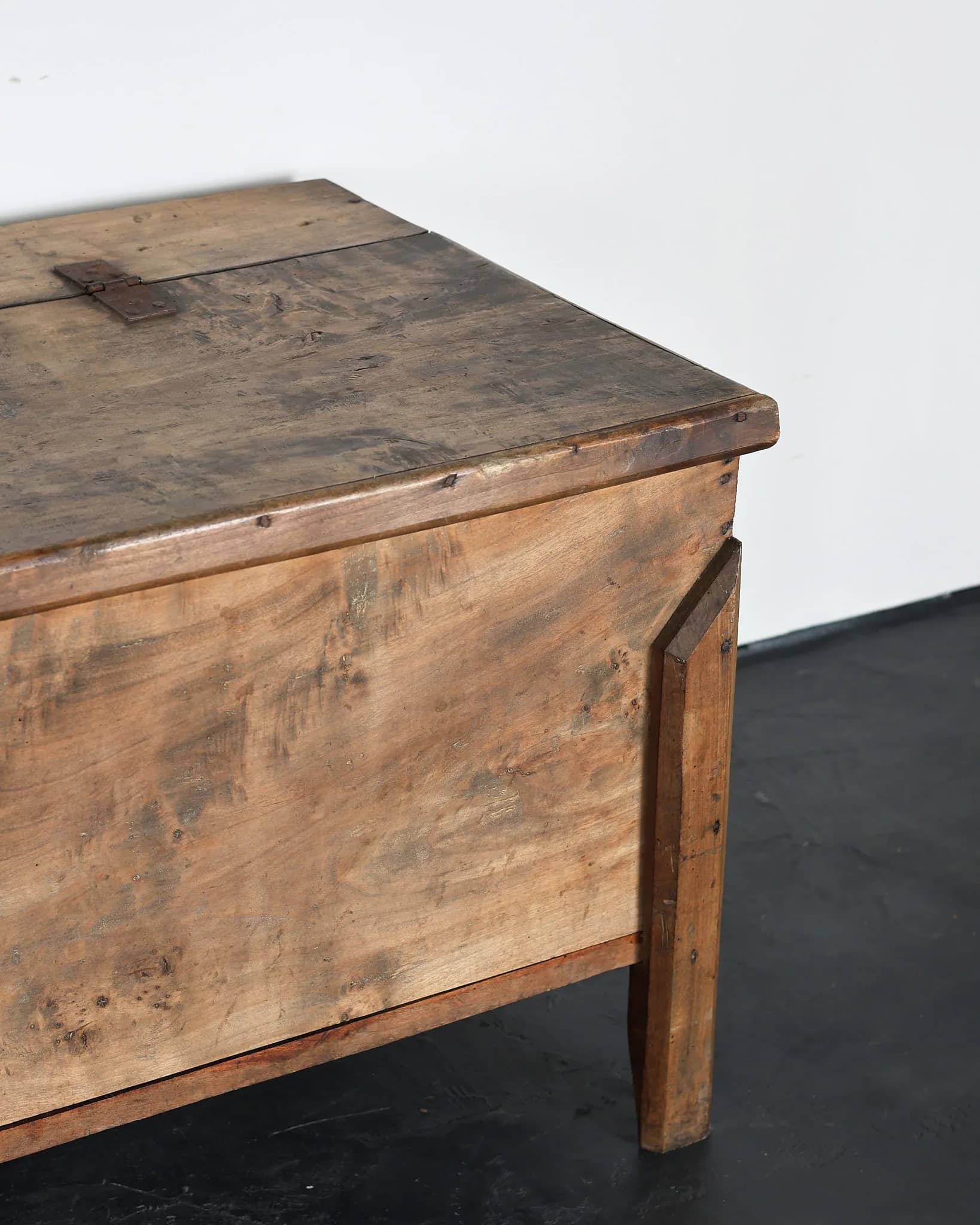 XXL Primitive Portuguese Mountain Coffer/Console