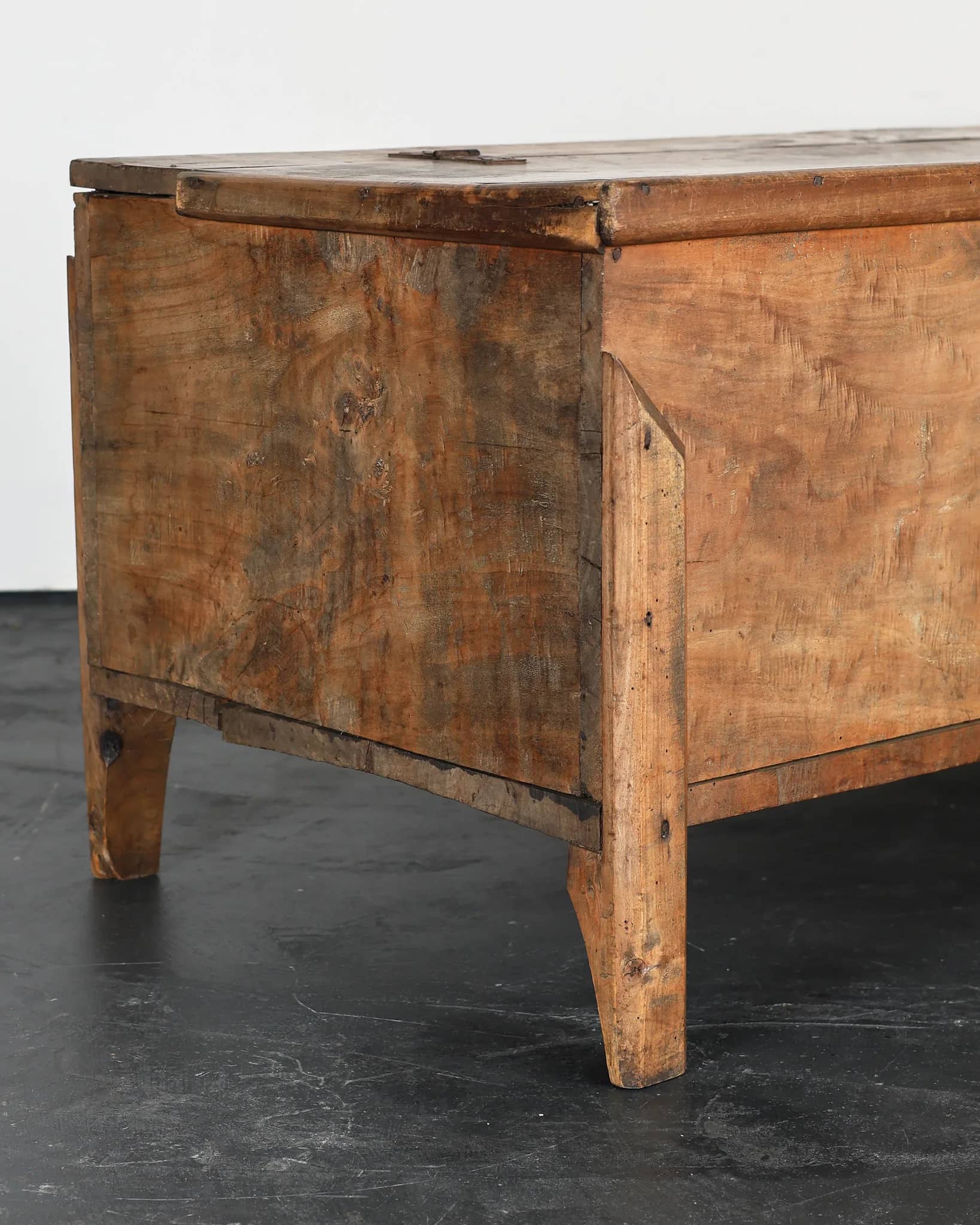 XXL Primitive Portuguese Mountain Coffer/Console