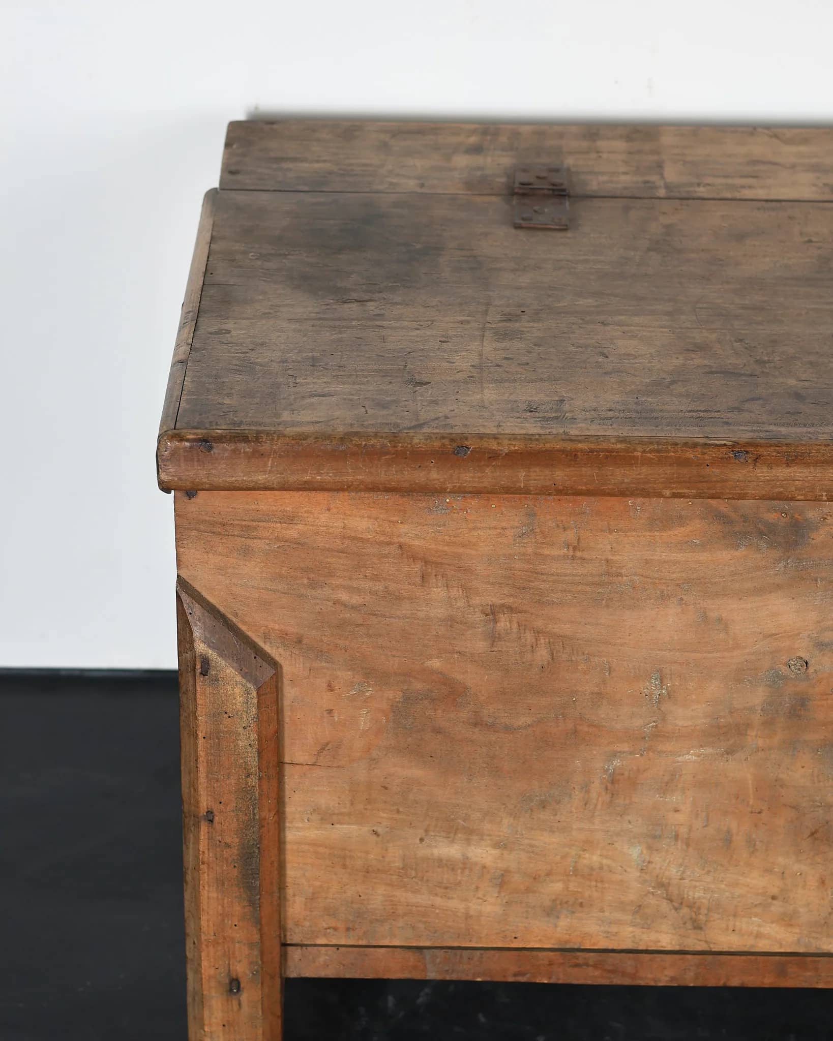 XXL Primitive Portuguese Mountain Coffer/Console