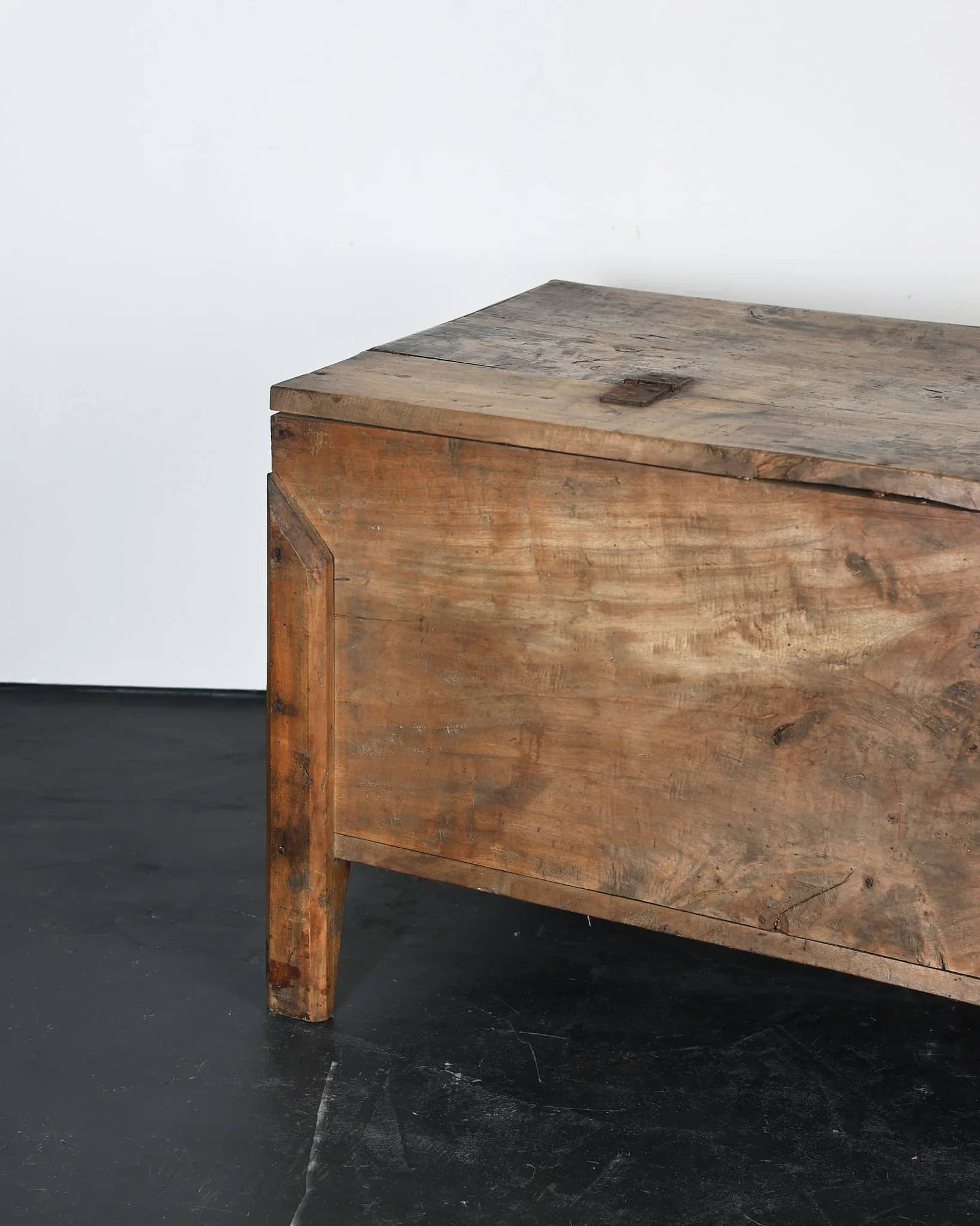 XXL Primitive Portuguese Mountain Coffer/Console