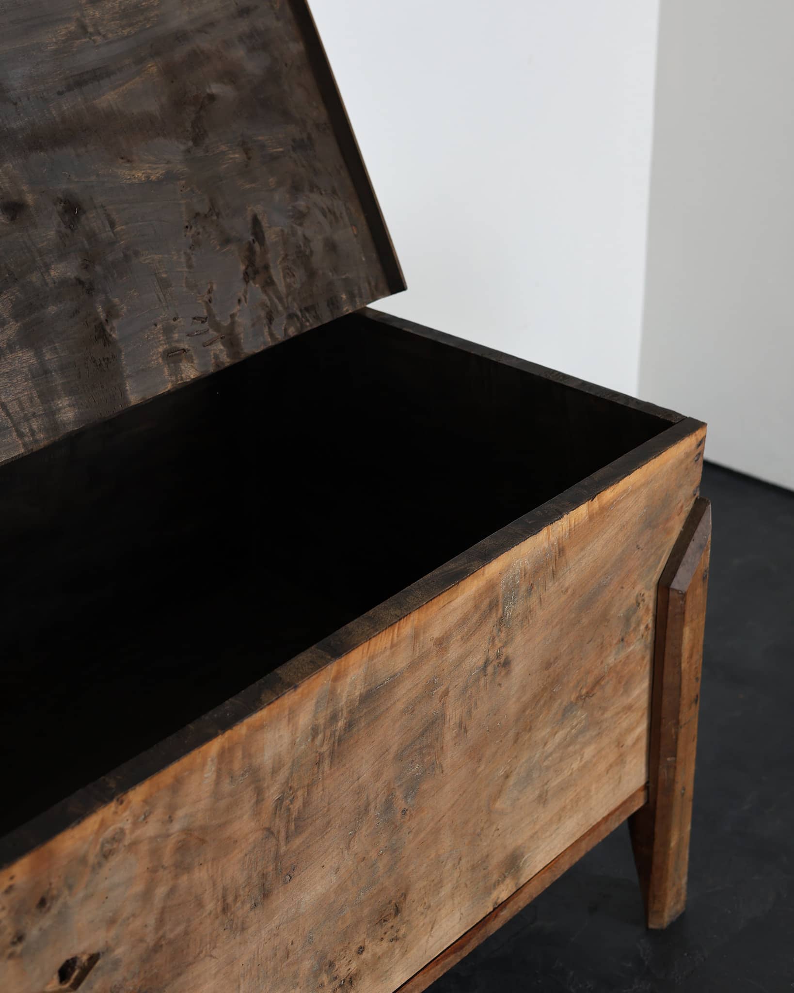 XXL Primitive Portuguese Mountain Coffer/Console