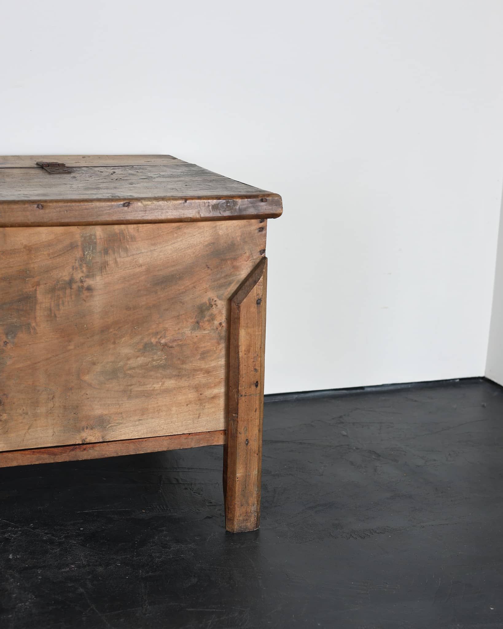 XXL Primitive Portuguese Mountain Coffer/Console