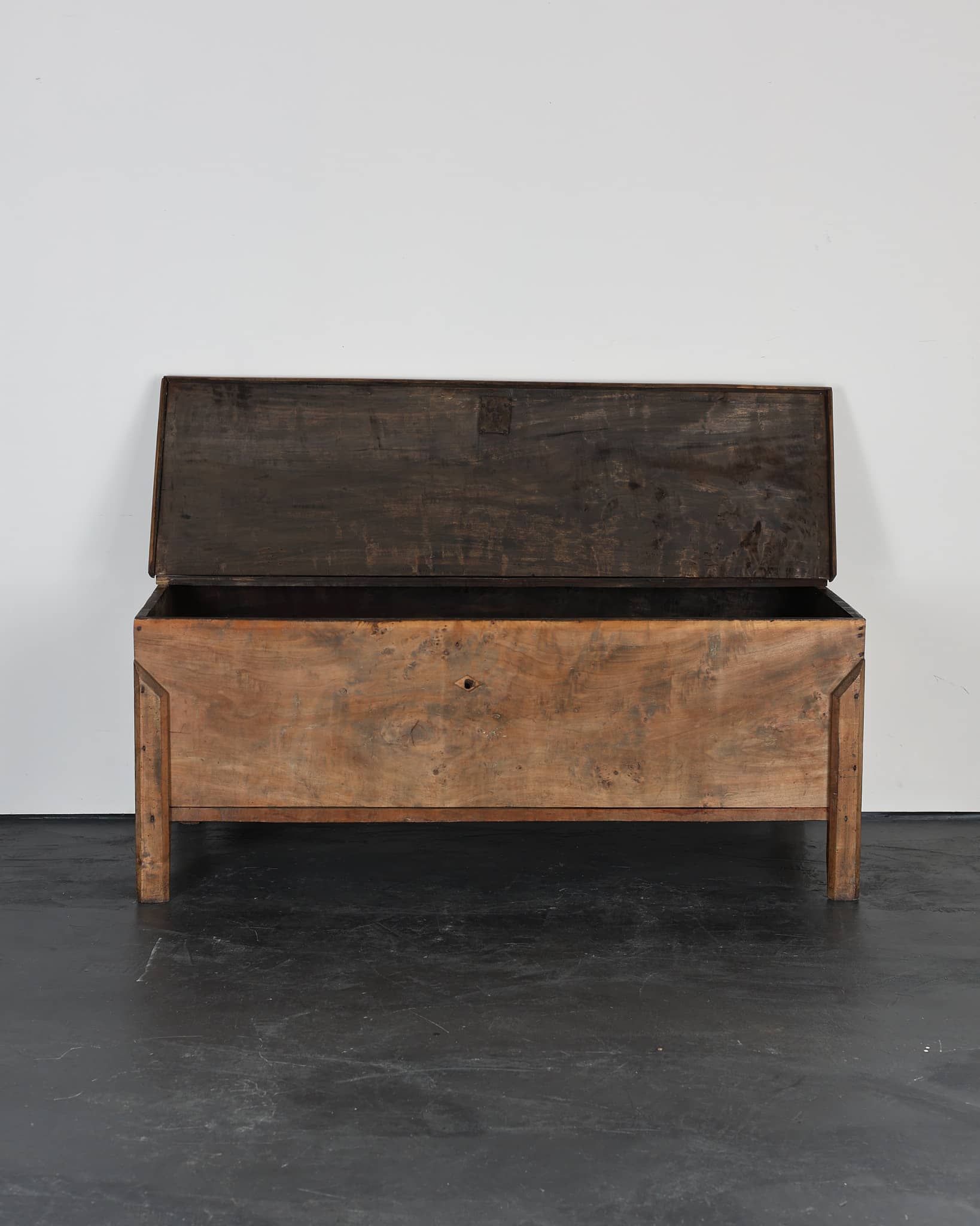 XXL Primitive Portuguese Mountain Coffer/Console