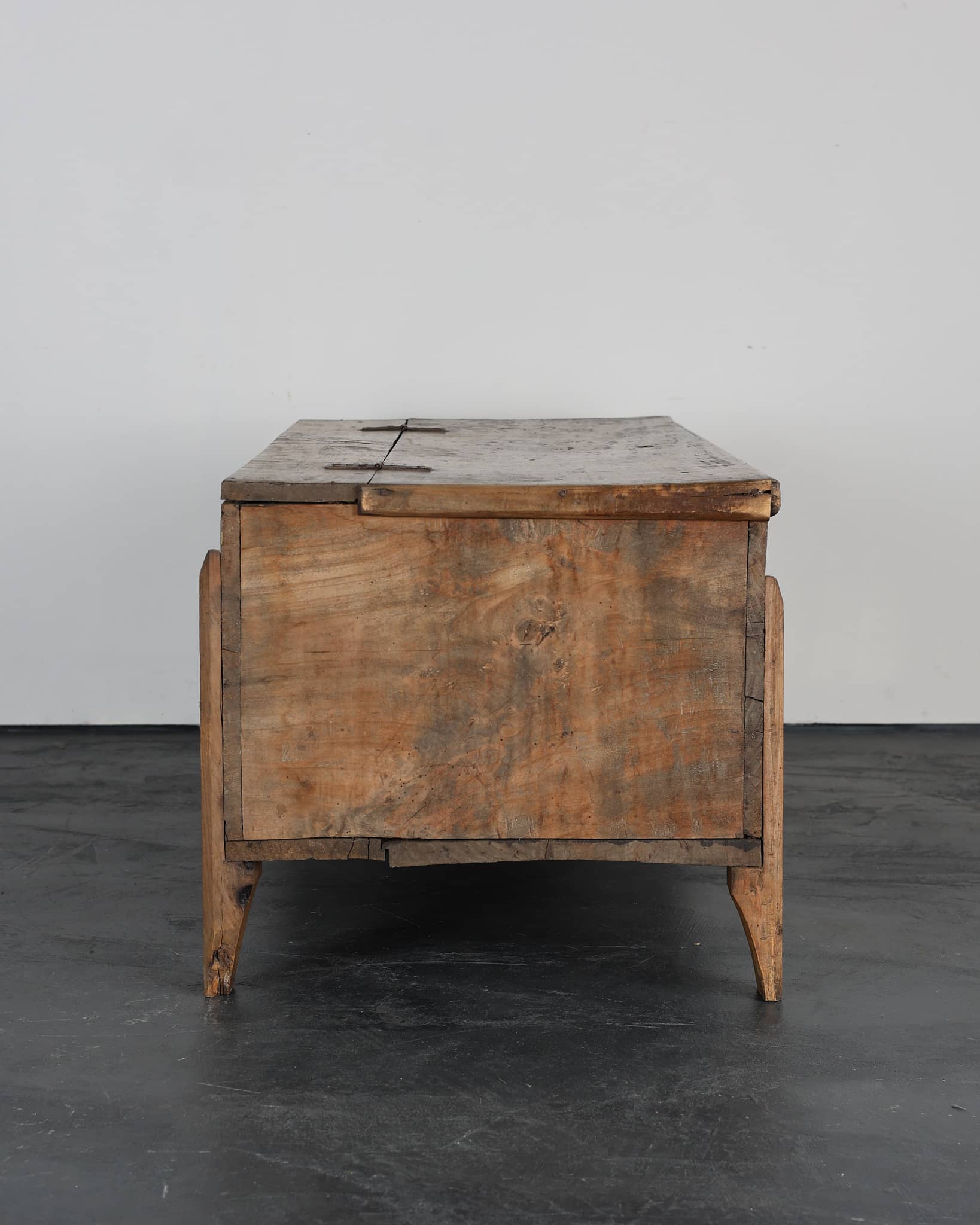 XXL Primitive Portuguese Mountain Coffer/Console