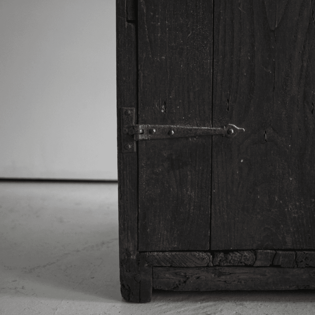 XXL 17th C. Portuguese Mountain Cupboard In Blackened Chestnut