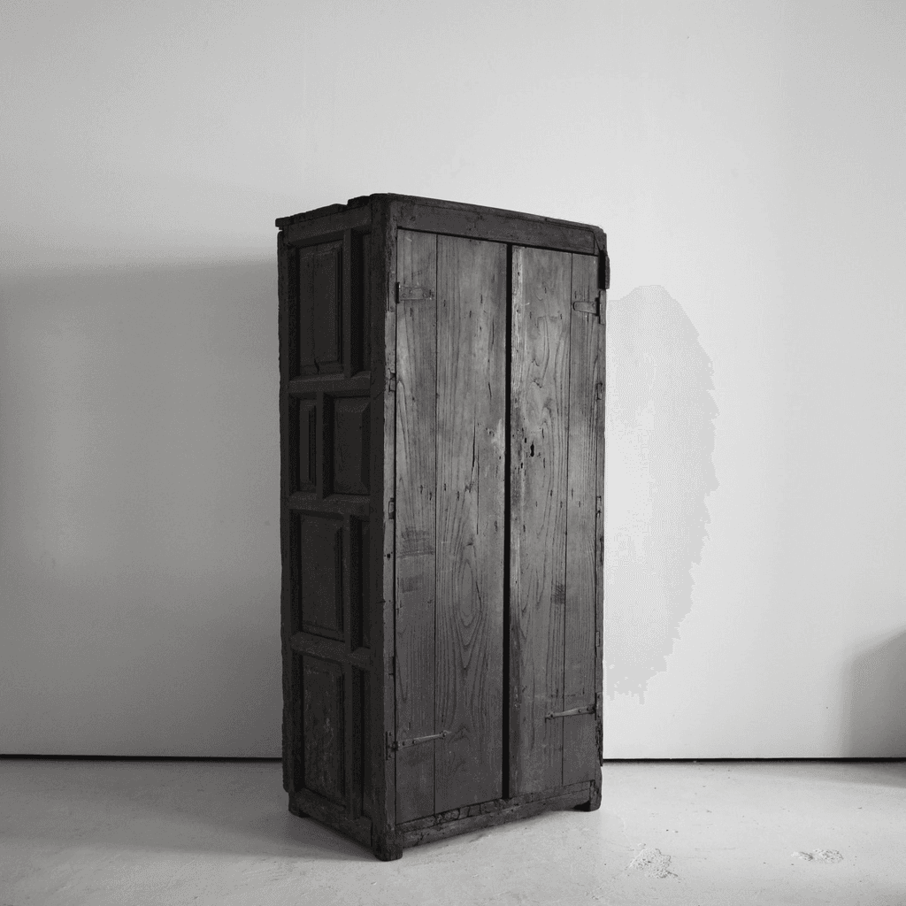 XXL 17th C. Portuguese Mountain Cupboard In Blackened Chestnut