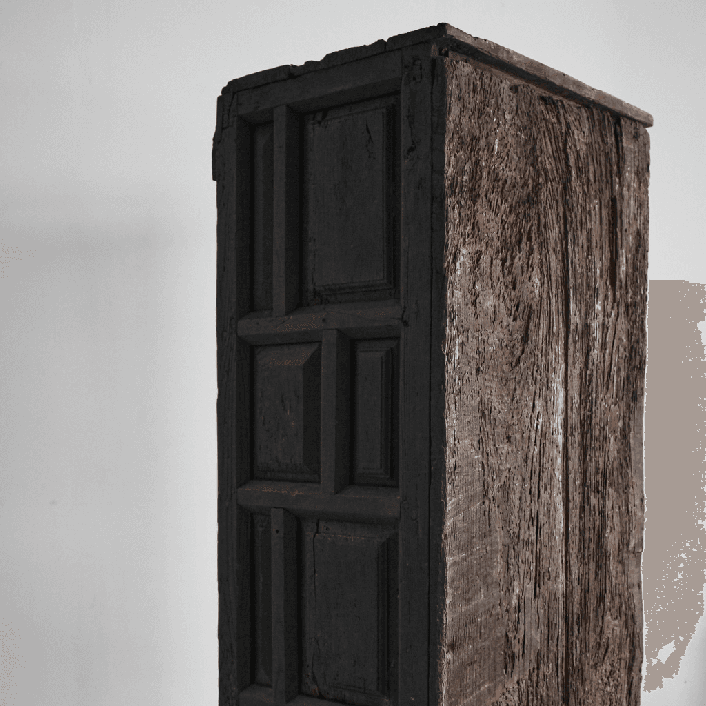 XXL 17th C. Portuguese Mountain Cupboard In Blackened Chestnut