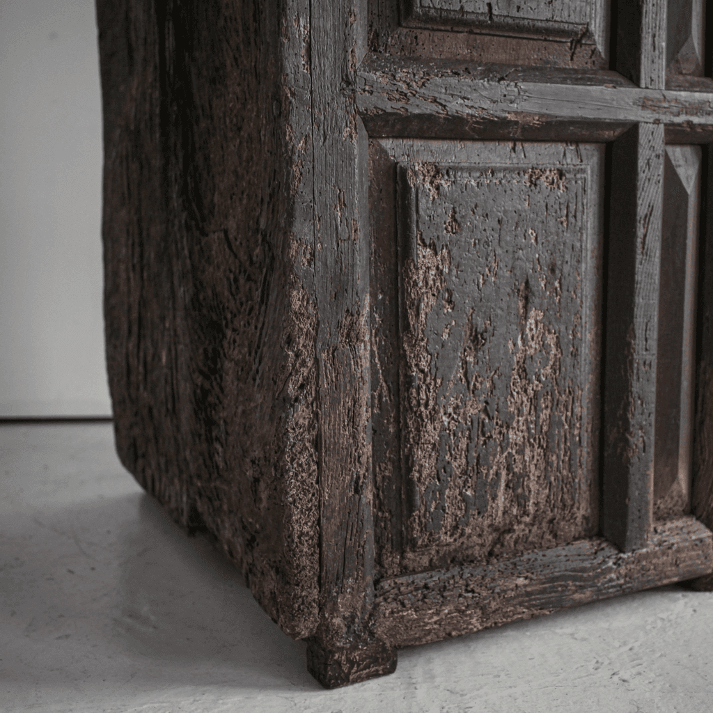 XXL 17th C. Portuguese Mountain Cupboard In Blackened Chestnut