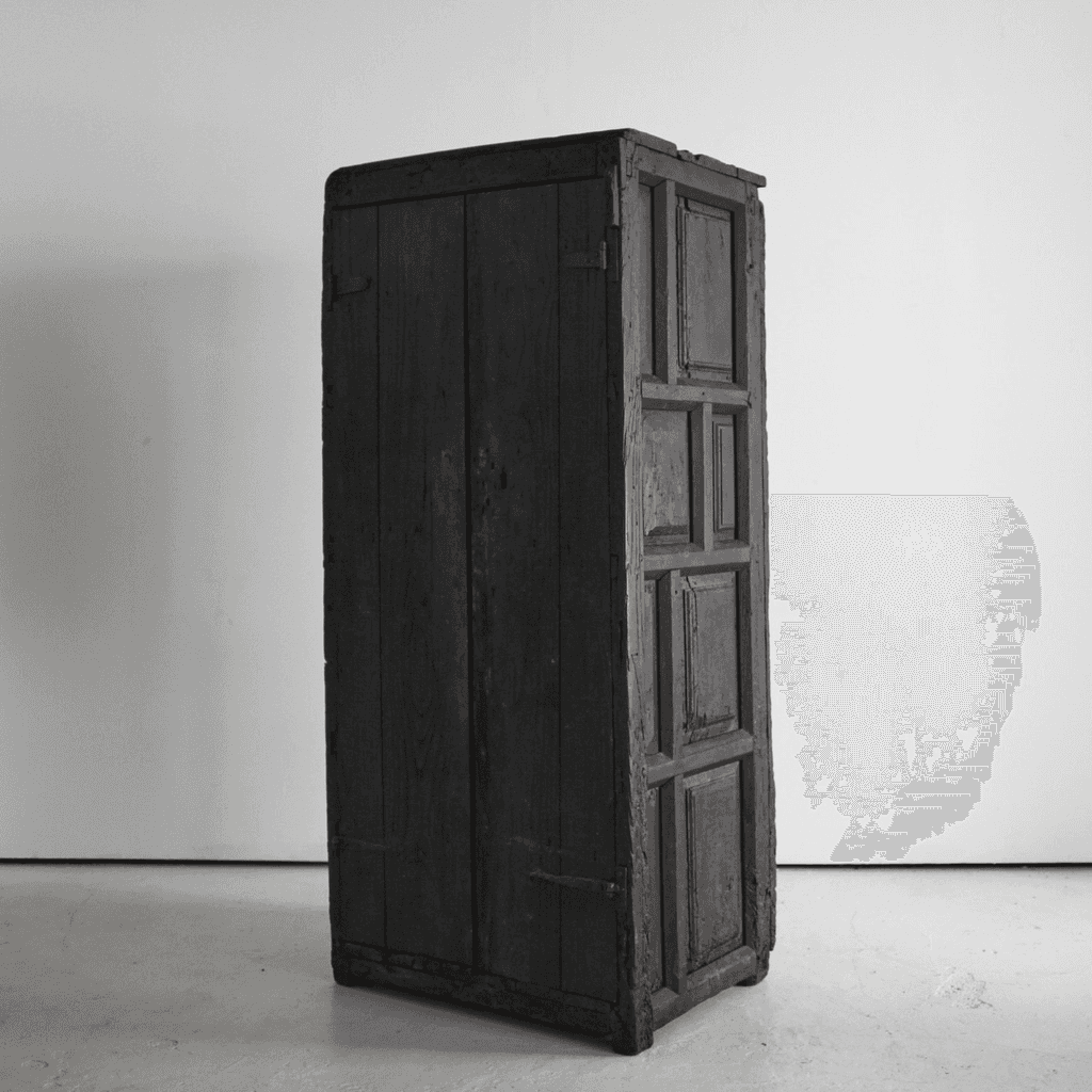 XXL 17th C. Portuguese Mountain Cupboard In Blackened Chestnut