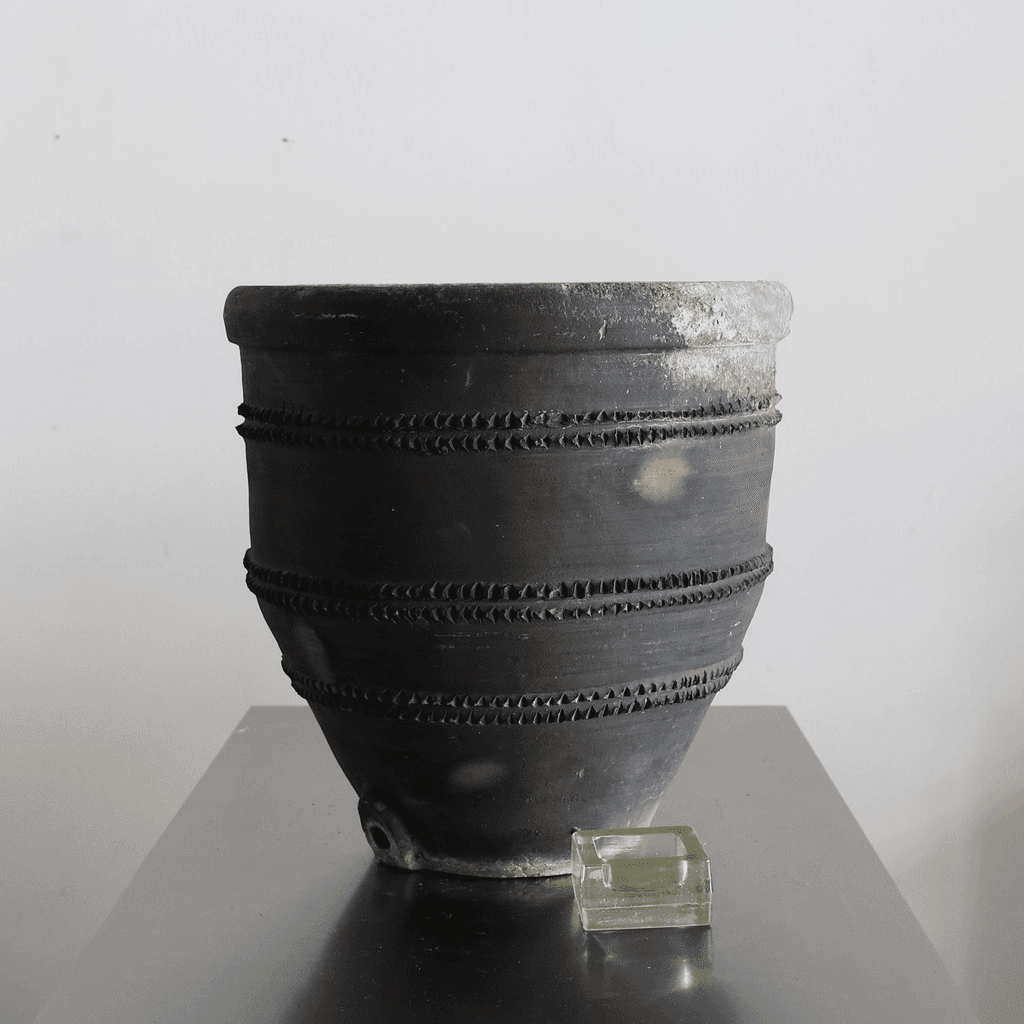 C.1920s Black Catalan Cosi Pot