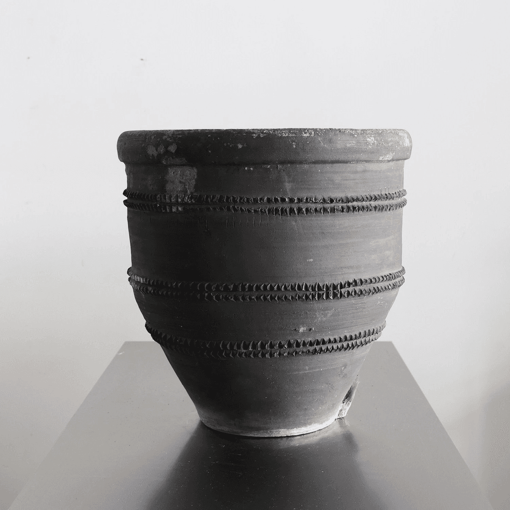 C.1920s Black Catalan Cosi Pot