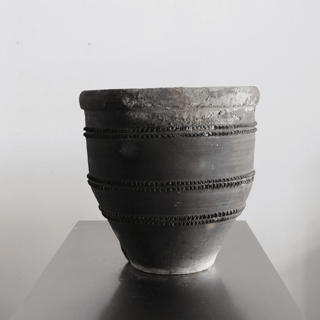 C.1920s Black Catalan Cosi Pot