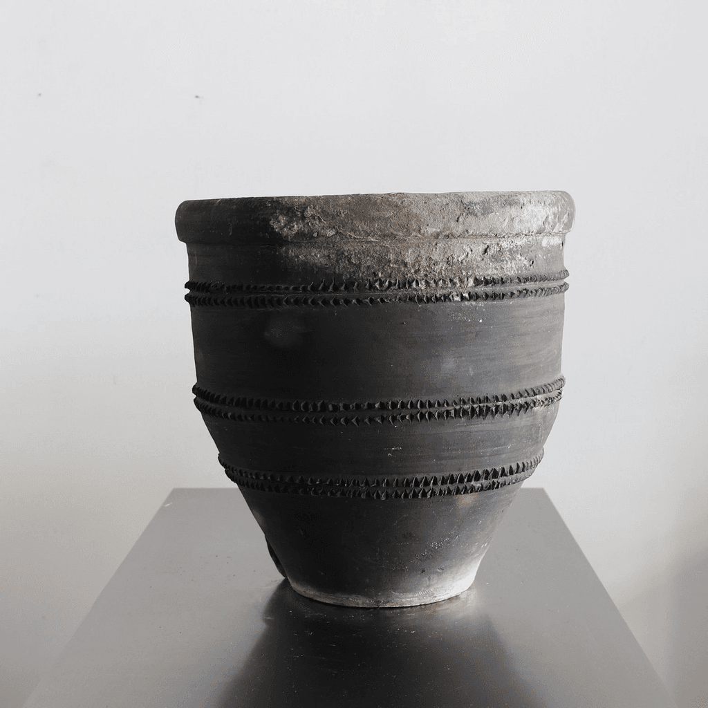 C.1920s Black Catalan Cosi Pot